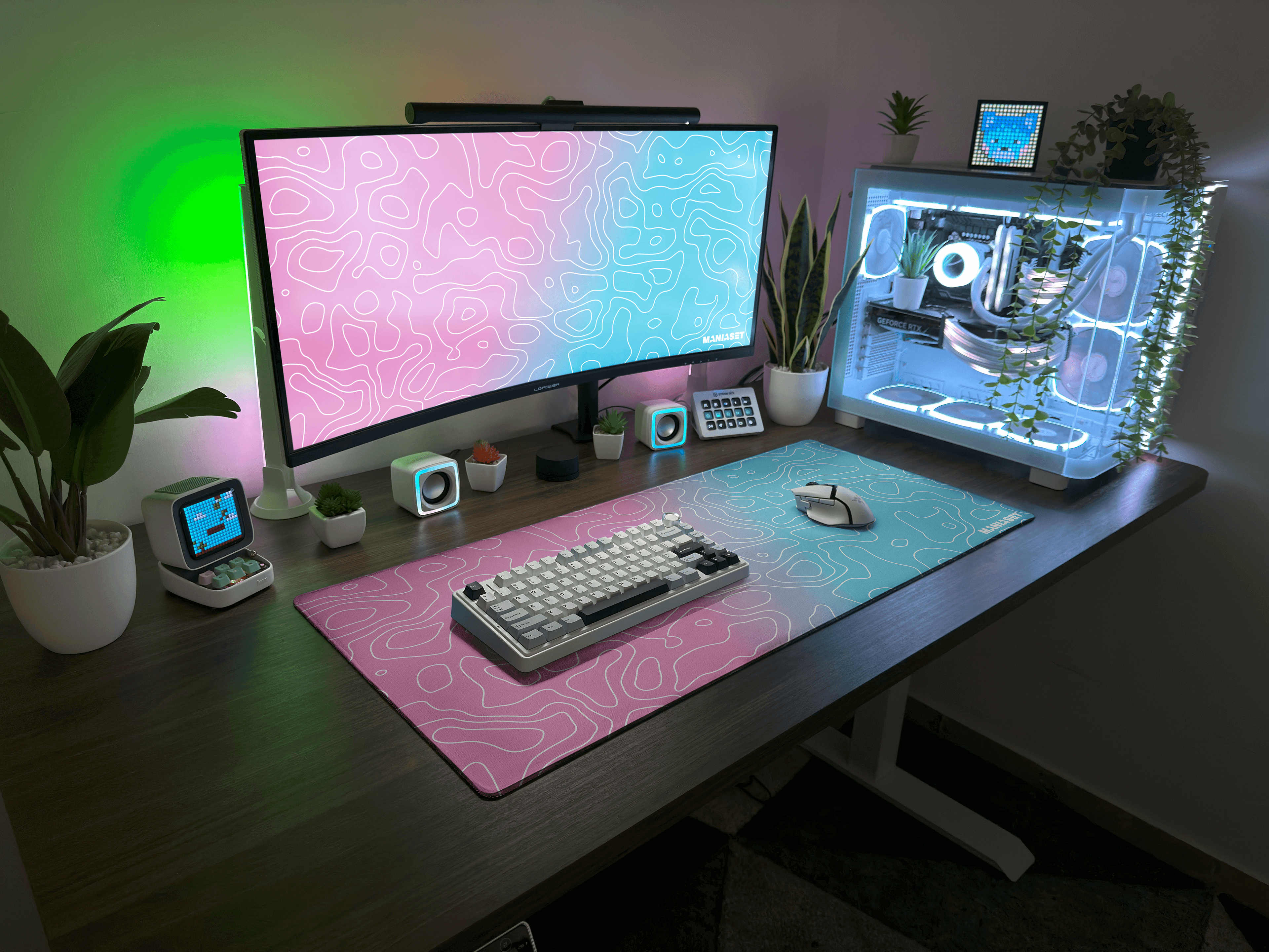 setup with pc, keyboard, mouse and maniaset mousepad