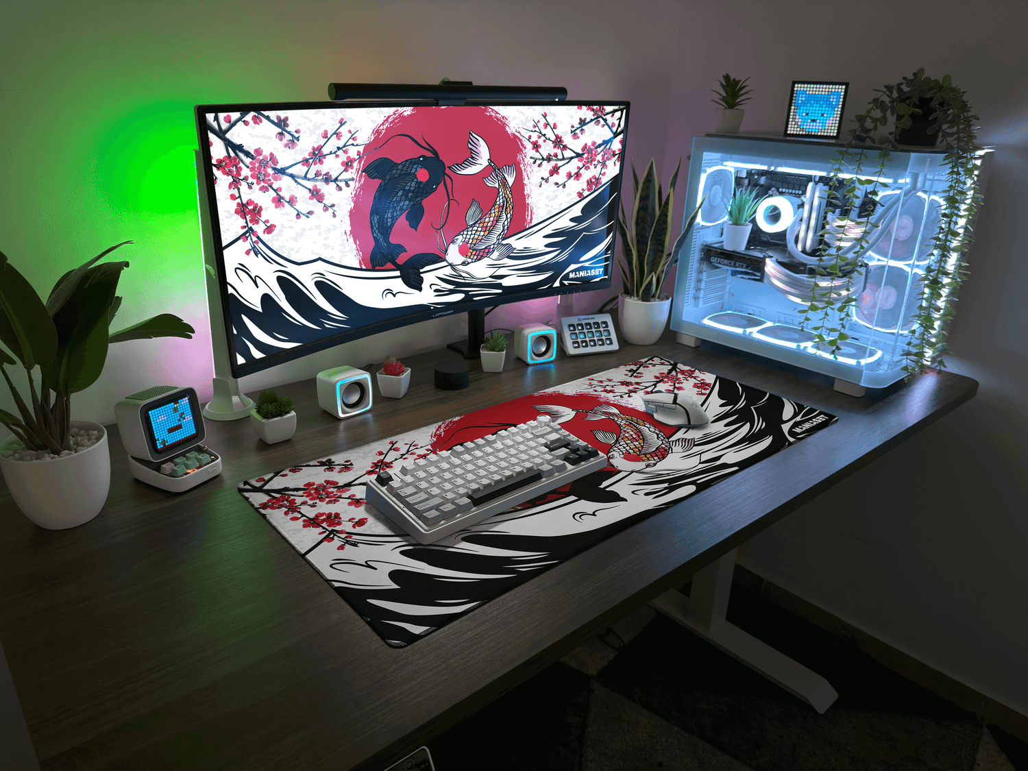 setup with pc, keyboard, mouse and maniaset mousepad